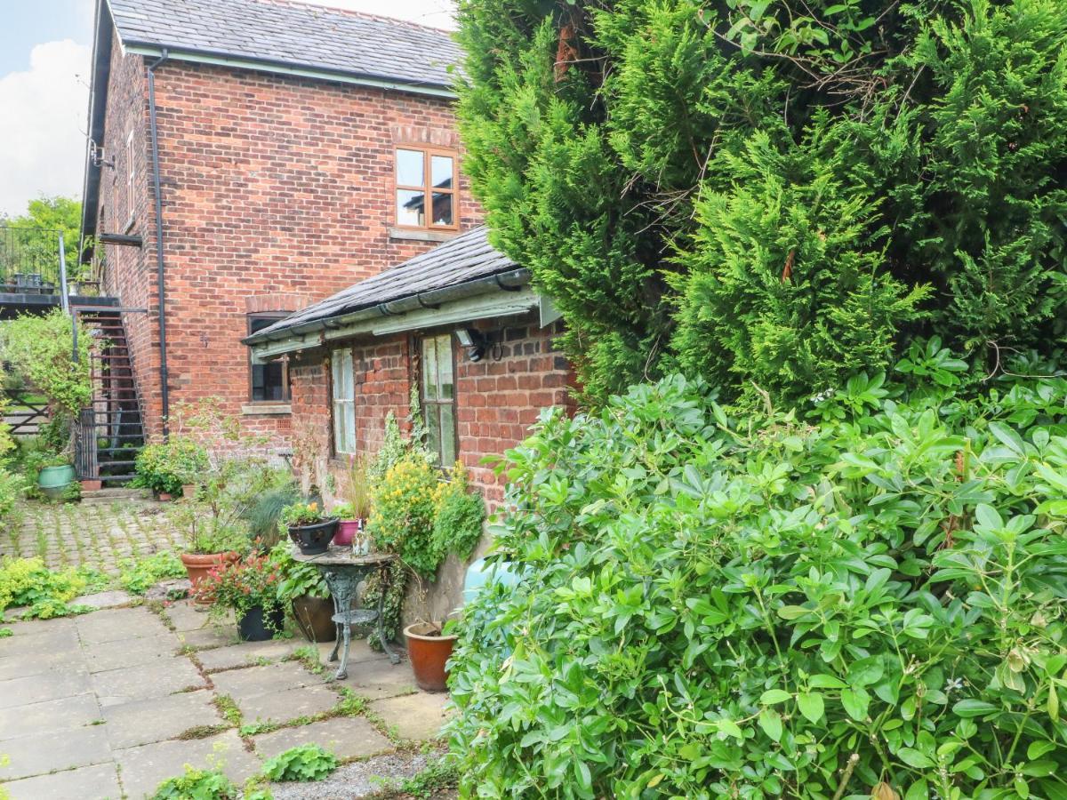 The Toolshed Villa Warrington Exteriör bild