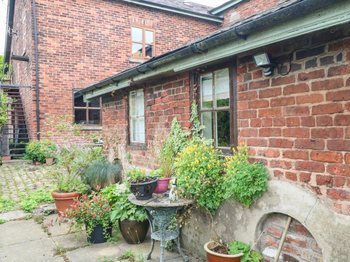 The Toolshed Villa Warrington Exteriör bild
